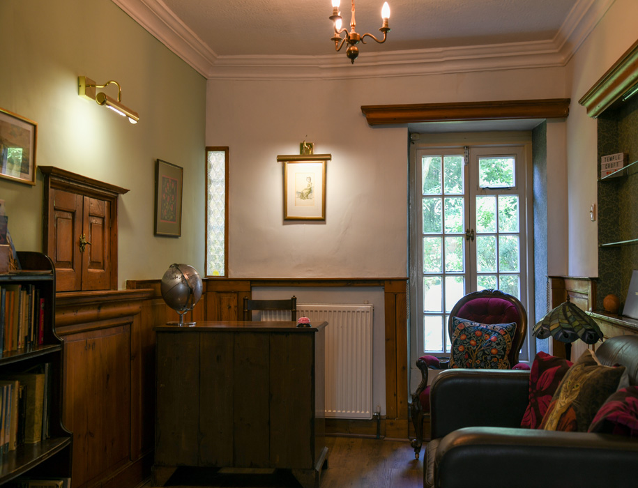 Temple Croft reception are with leather sofa and desk